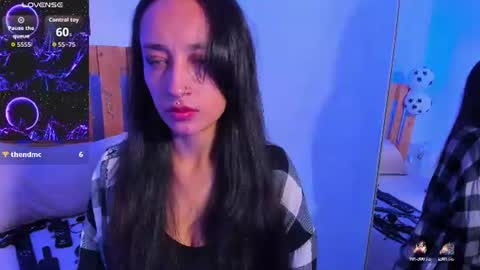 Violet Jones online show from June 22, 4:04 pm