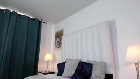 Snapshot of violet_queen2 chatting on September 10, 7:25 pm Mary online show from September 10, 7:25 pm