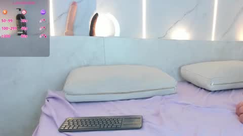Snapshot of violet_roux chatting on September 10, 9:59 pm violet_roux online show from September 10, 9:59 pm