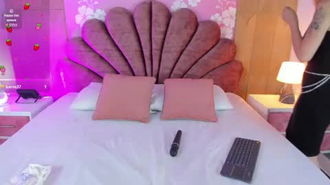 violet_smith01 online show from July 10, 12:38 pm