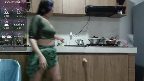 Snapshot of violet_sweet_23 chatting on October 16, 4:15 am violet-sweet-23 online show from October 16, 4:15 am