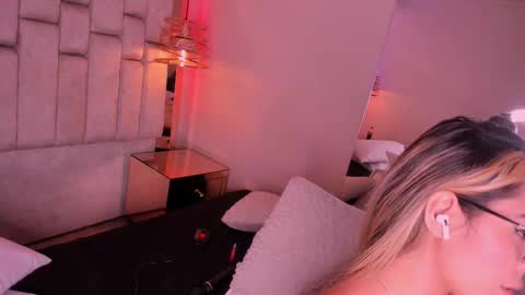 Violeta  online show from November 30, 11:36 am