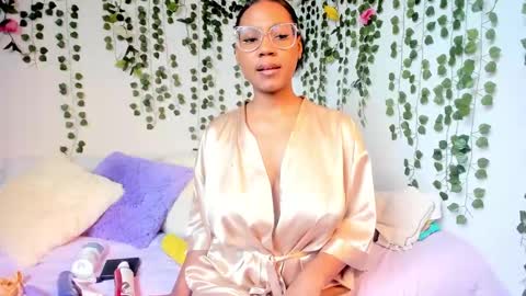 Snapshot of violeta_milleer chatting on February 18, 2:27 pm Violeta online show from February 18, 2:27 pm