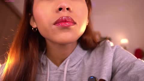 violeth___ online show from December 19, 1:25 pm