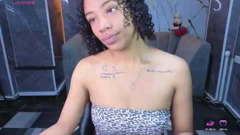 violeth_b online show from June 24, 1:10 pm