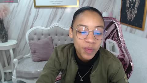 Snapshot of violeth_b chatting on December 5, 12:33 pm violeth_b online show from December 5, 12:33 pm