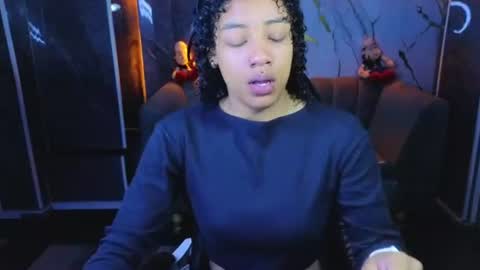 violeth_b online show from July 27, 12:35 pm