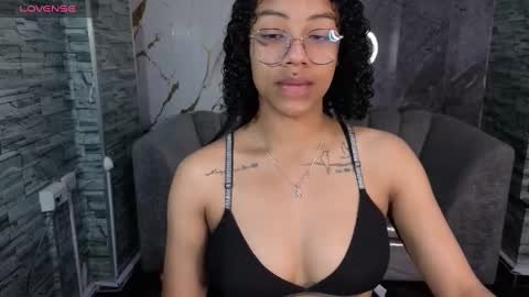 Snapshot of violeth_b chatting on October 14, 12:52 pm violeth_b online show from October 14, 12:52 pm