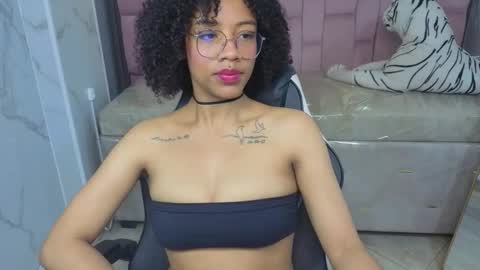 violeth_b online show from March 12, 5:48 pm