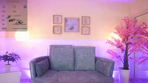 violetjonesx online show from July 7, 11:35 am
