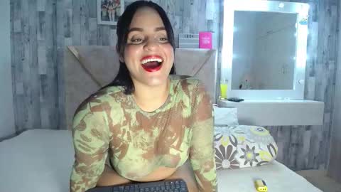 violetroussee online show from February 15, 11:26 pm