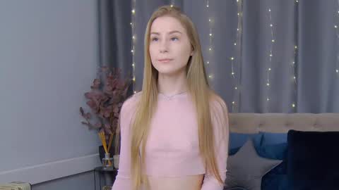 VioletSwone online show from February 26, 5:24 am