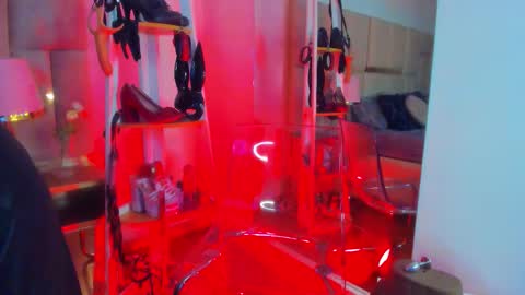 Violett  online show from November 24, 11:45 am