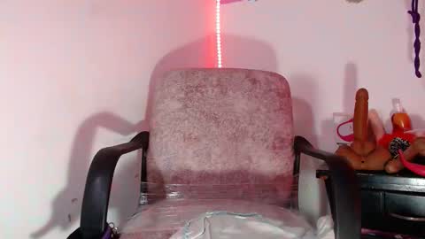 Snapshot of violett_ass chatting on October 11, 10:56 pm Samantha y jhons online show from October 11, 10:56 pm