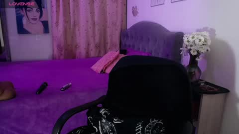 violett  Independent model online show from February 21, 1:44 am