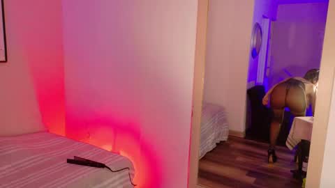 violetta_bold online show from June 6, 12:00 pm