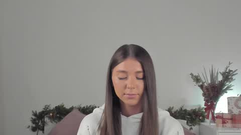 Snapshot of violetta_finch chatting on January 23, 8:25 am violetta_finch online show from January 23, 8:25 am