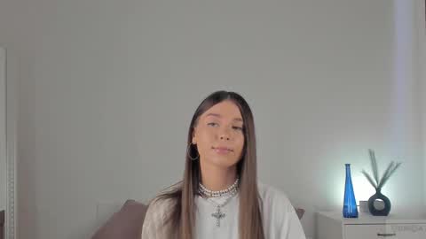 Snapshot of violetta_finch chatting on February 19, 10:12 am violetta_finch online show from February 19, 10:12 am
