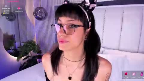 violettacolinss online show from June 27, 12:22 pm