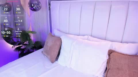 violettacolinss online show from May 2, 11:35 am