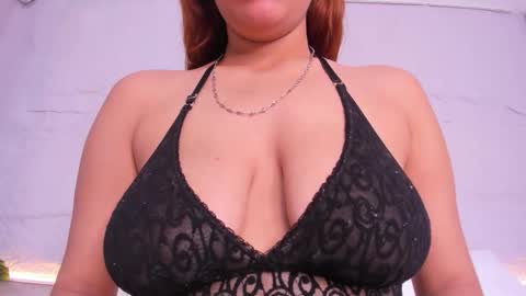 Snapshot of violettaevans_ chatting on October 20, 8:01 pm Violetta online show from October 20, 8:01 pm