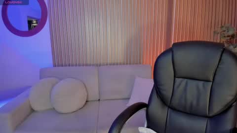 Violett Castel online show from February 25, 7:49 pm