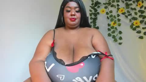 Snapshot of violette_plus chatting on September 19, 7:13 pm Call me valeria online show from September 19, 7:13 pm