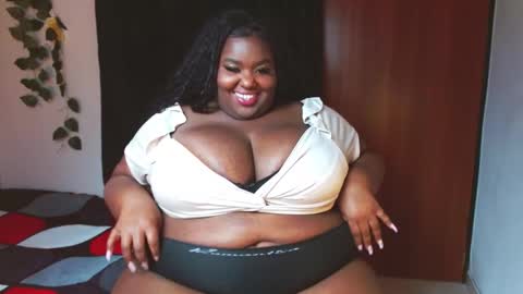 Snapshot of violette_plus chatting on December 21, 11:34 pm Call me valeria online show from December 21, 11:34 pm