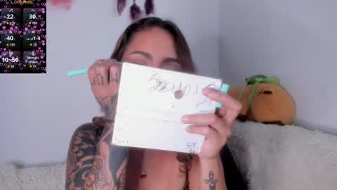 Violette  online show from December 1, 7:05 pm