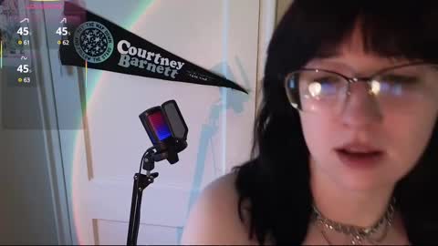 Snapshot of violetwinter666 chatting on March 1, 3:38 pm Violet Winter  indie sleaze goth girl next door online show from March 1, 3:38 pm