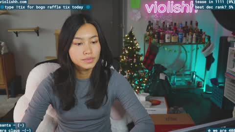 Snapshot of violishh chatting on December 17, 6:20 pm follow me on twitter violishh and ig violishh  online show from December 17, 6:20 pm