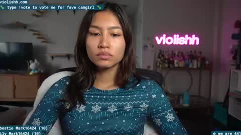 Snapshot of violishh chatting on January 19, 6:43 pm follow me on twitter violishh and ig violishh  online show from January 19, 6:43 pm