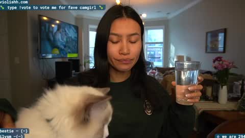 Snapshot of violishh chatting on January 4, 8:16 pm follow me on twitter violishh and ig violishh  online show from January 4, 8:16 pm