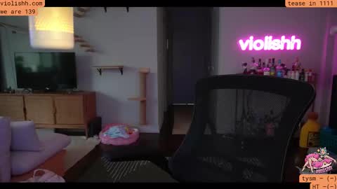 Snapshot of violishh chatting on October 25, 9:21 pm follow me on twitter violishh and ig violishh  online show from October 25, 9:21 pm