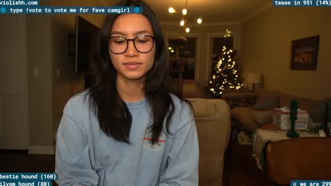 Snapshot of violishh chatting on December 29, 3:11 am follow me on twitter violishh and ig violishh  online show from December 29, 3:11 am