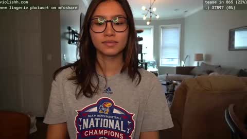 Snapshot of violishh chatting on February 20, 7:19 pm follow me on twitter violishh and ig violishh  online show from February 20, 7:19 pm