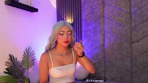 viollettebylyly online show from June 11, 12:35 pm