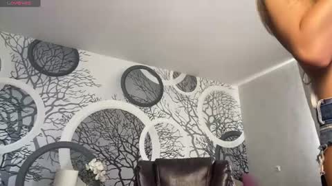 Vivian Evans online show from July 30, 2:01 am