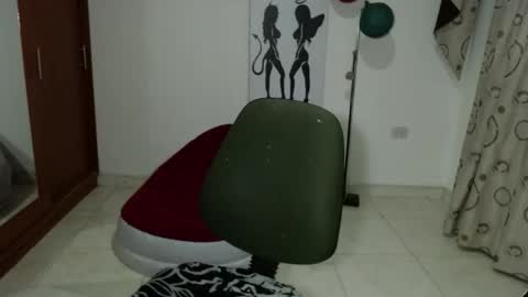 vivian_milf_paint online show from October 31, 3:30 am