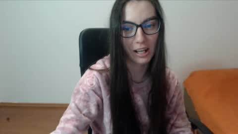 Vivian Gray online show from February 18, 7:00 pm