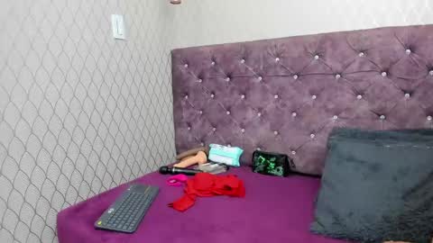 Snapshot of vivianrose3x chatting on March 6, 3:13 am VivianRose online show from March 6, 3:13 am