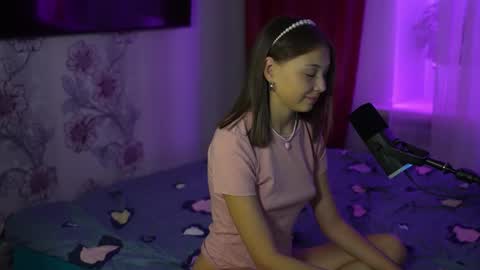 Snapshot of vivien_cutie chatting on September 21, 4:38 pm vivien_cutie online show from September 21, 4:38 pm