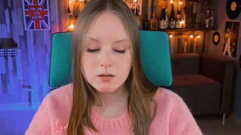 Snapshot of vivienleeigh chatting on January 22, 2:35 pm Vivien online show from January 22, 2:35 pm