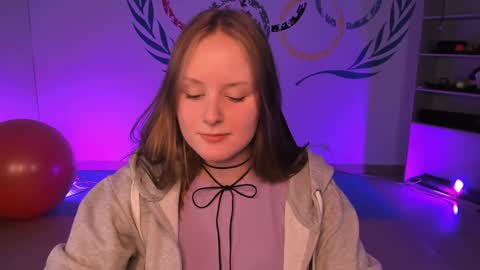 Snapshot of vivienleeigh chatting on December 3, 1:10 pm Vivien online show from December 3, 1:10 pm