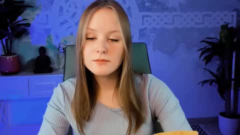 Snapshot of vivienleeigh chatting on March 1, 7:15 pm Vivien online show from March 1, 7:15 pm