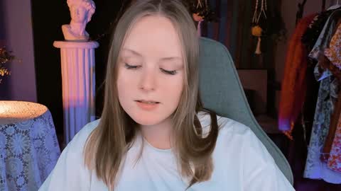 Snapshot of vivienleeigh chatting on December 28, 11:26 pm Vivien online show from December 28, 11:26 pm