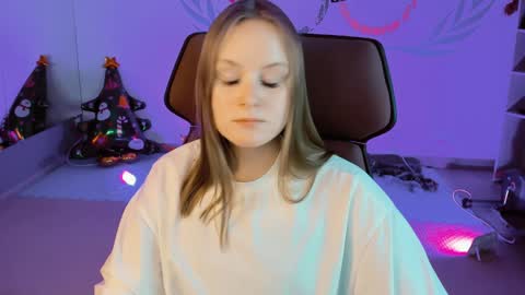 Snapshot of vivienleeigh chatting on December 27, 3:42 am Vivien online show from December 27, 3:42 am