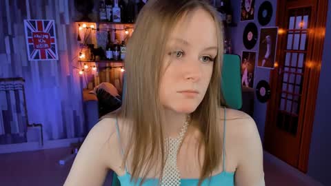 Snapshot of vivienleeigh chatting on December 30, 9:05 am Vivien online show from December 30, 9:05 am