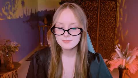 Snapshot of vivienleeigh chatting on September 24, 3:11 pm Vivien online show from September 24, 3:11 pm
