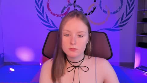 Snapshot of vivienleeigh chatting on December 9, 1:02 pm Vivien online show from December 9, 1:02 pm